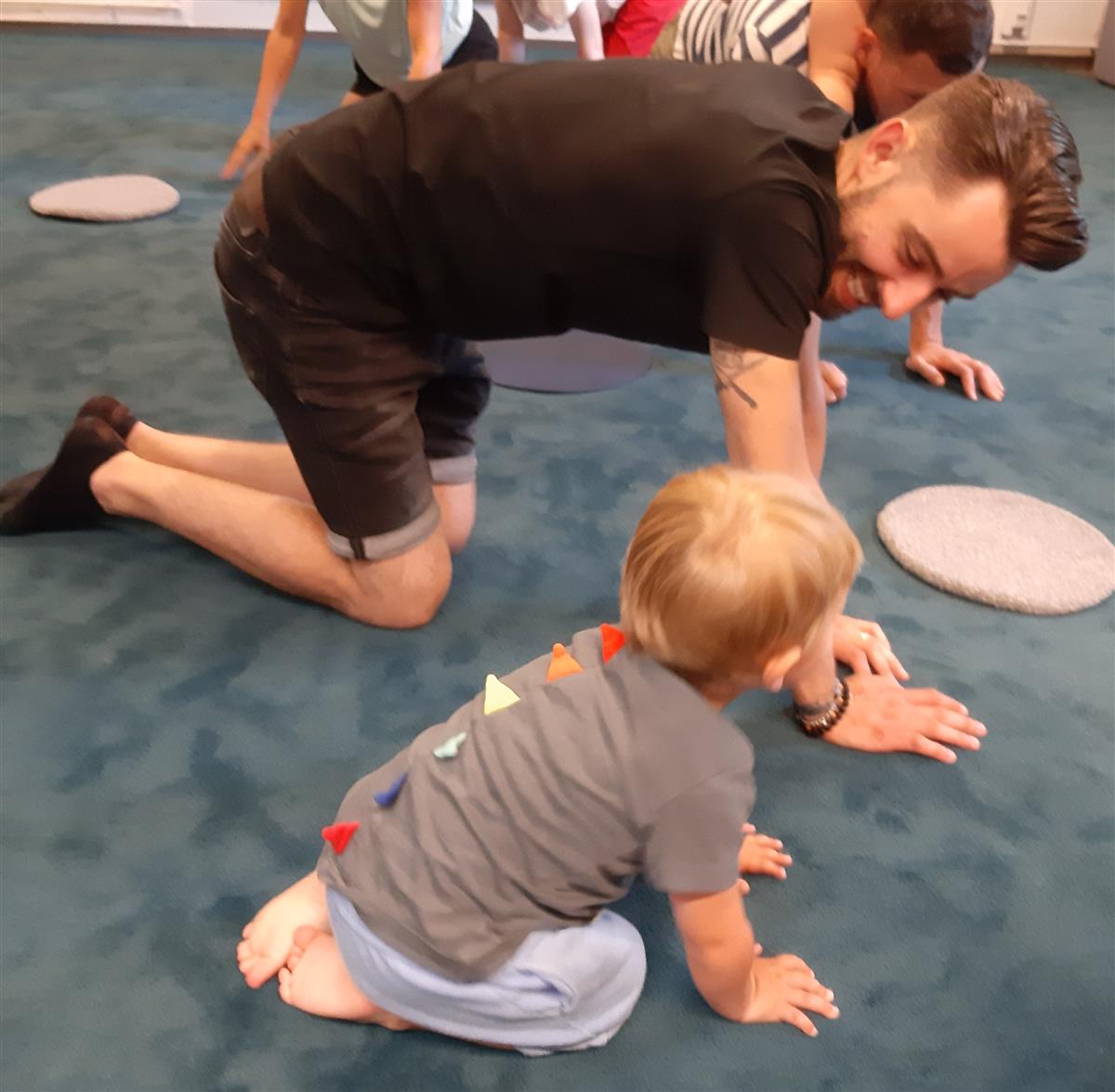 BOS - Speelse Peuter-met-ouder Yoga REEKS in NOV 2025 - Zondag voormiddag @ GC De Kroon SINT-AGATHA-BERCHEM