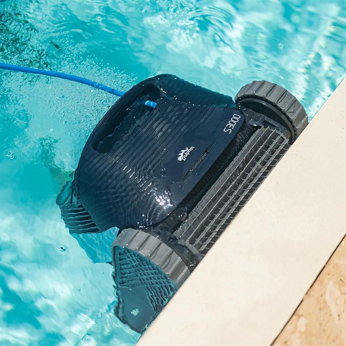 Dolphin S3000 reinigt de rand